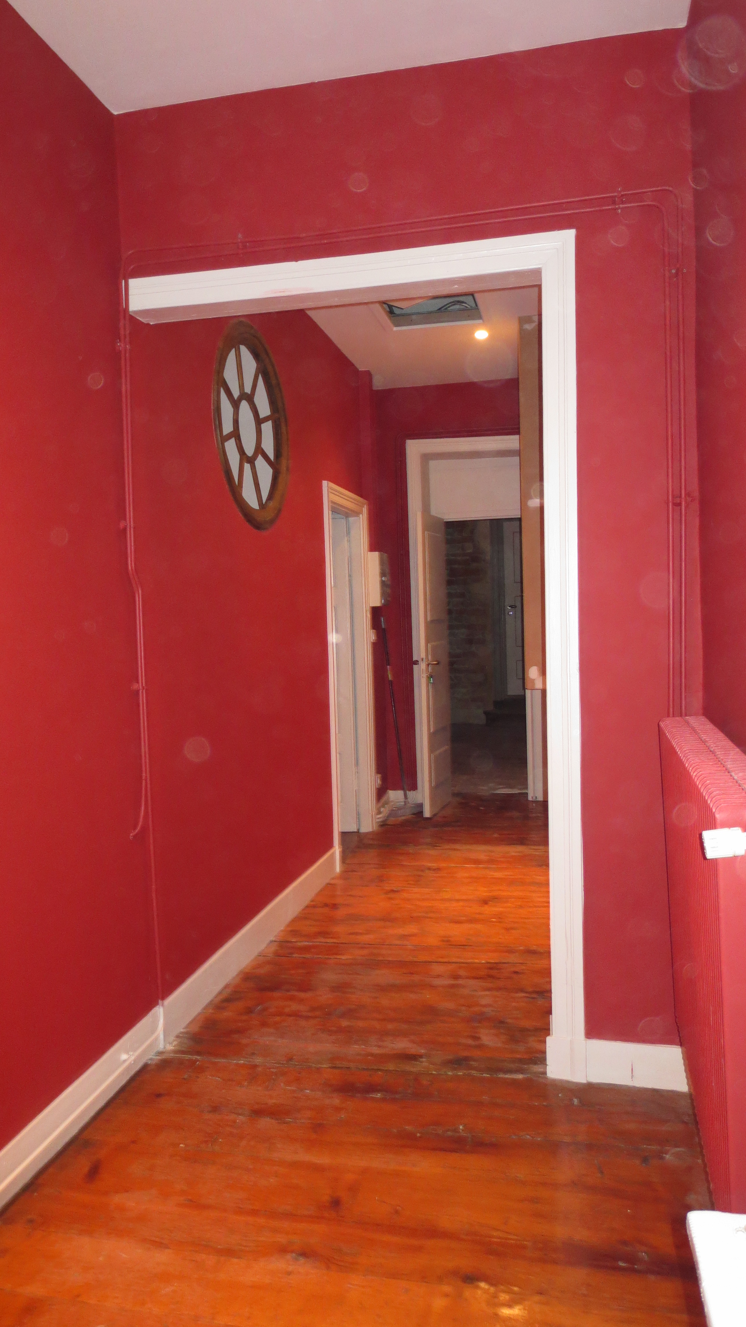 Couloir après rénovation et mise en peinture